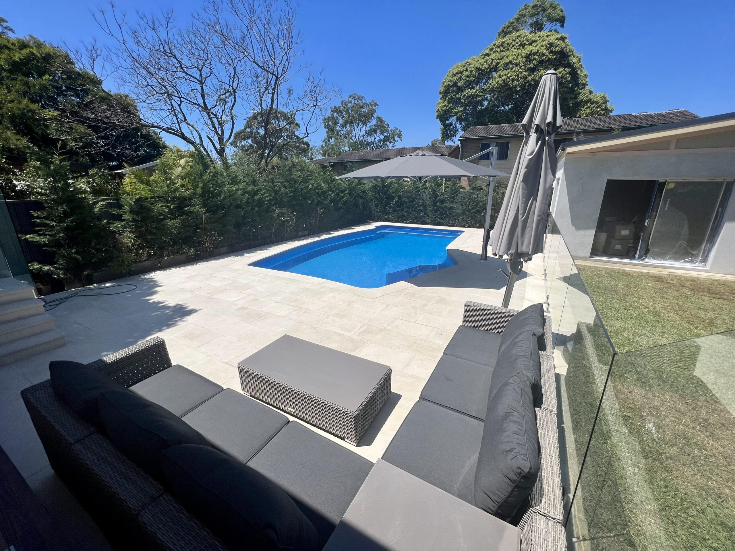 Pool & Entertainment